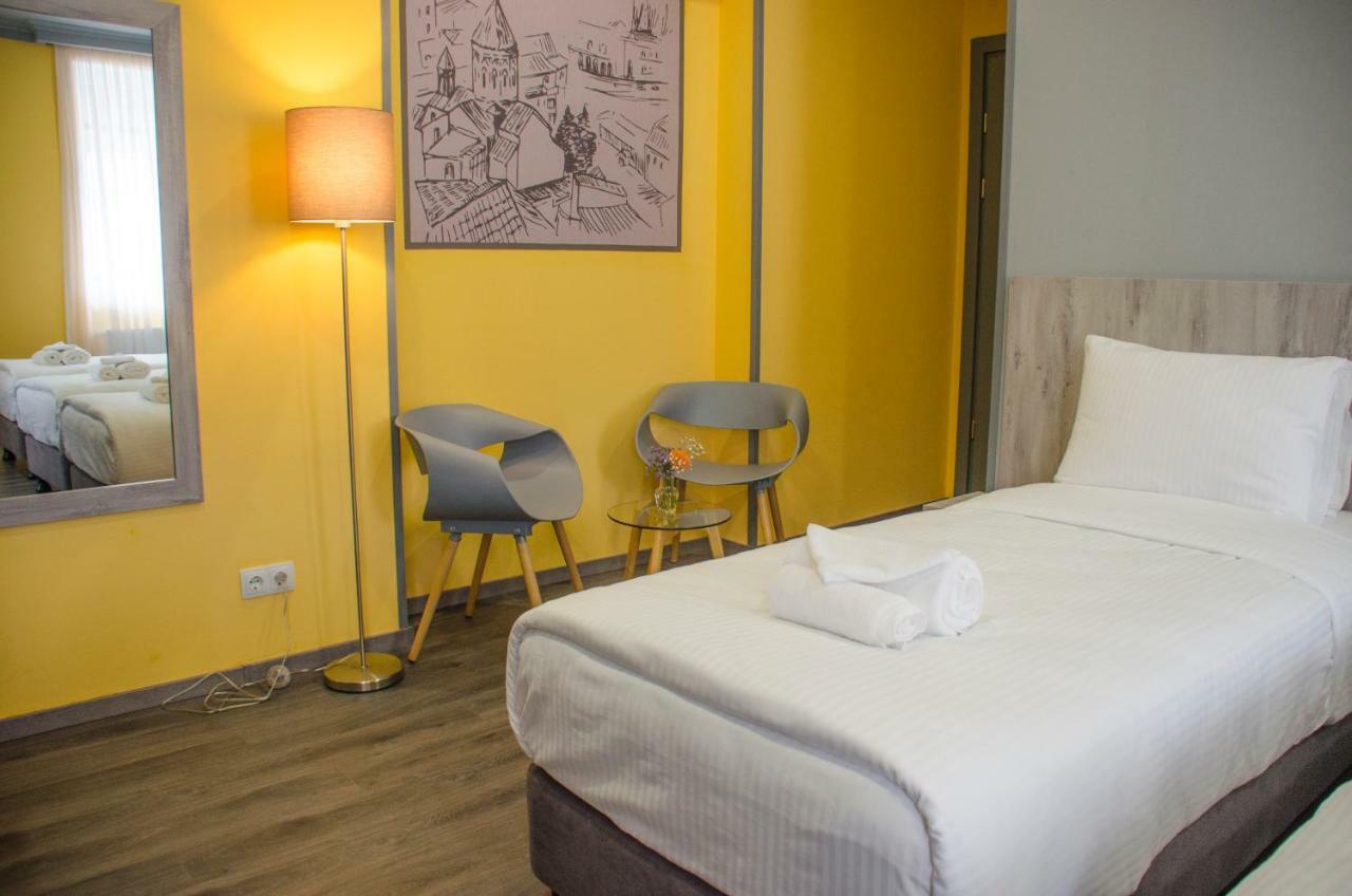 Atoneli Hotel Тбилиси Экстерьер фото